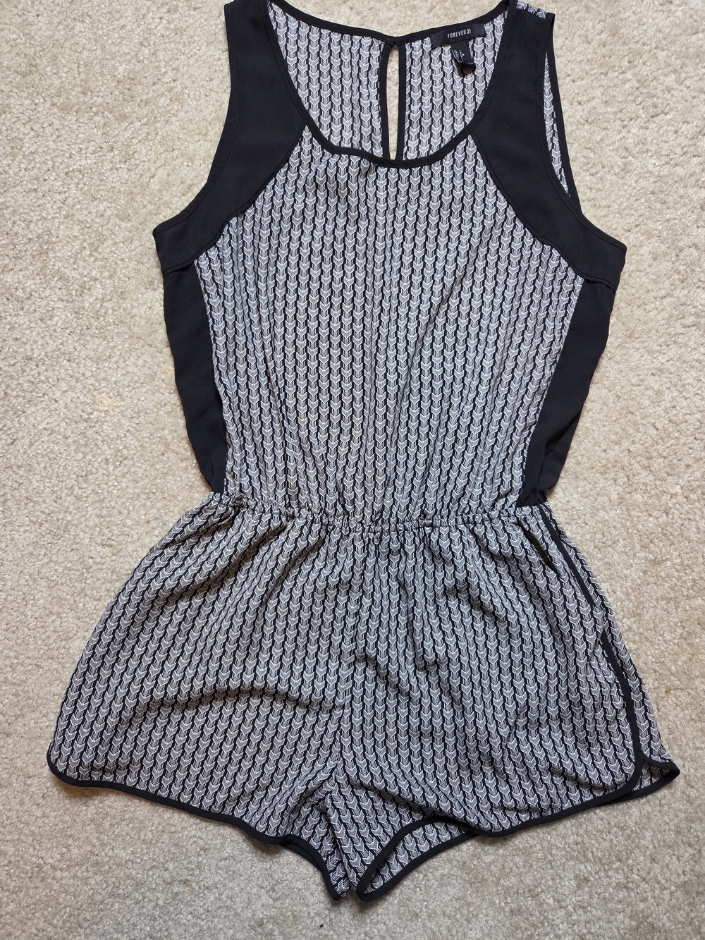 Forever 21 Black White Patterned Romper Sleeveless Elastic Waist Pockets Size L